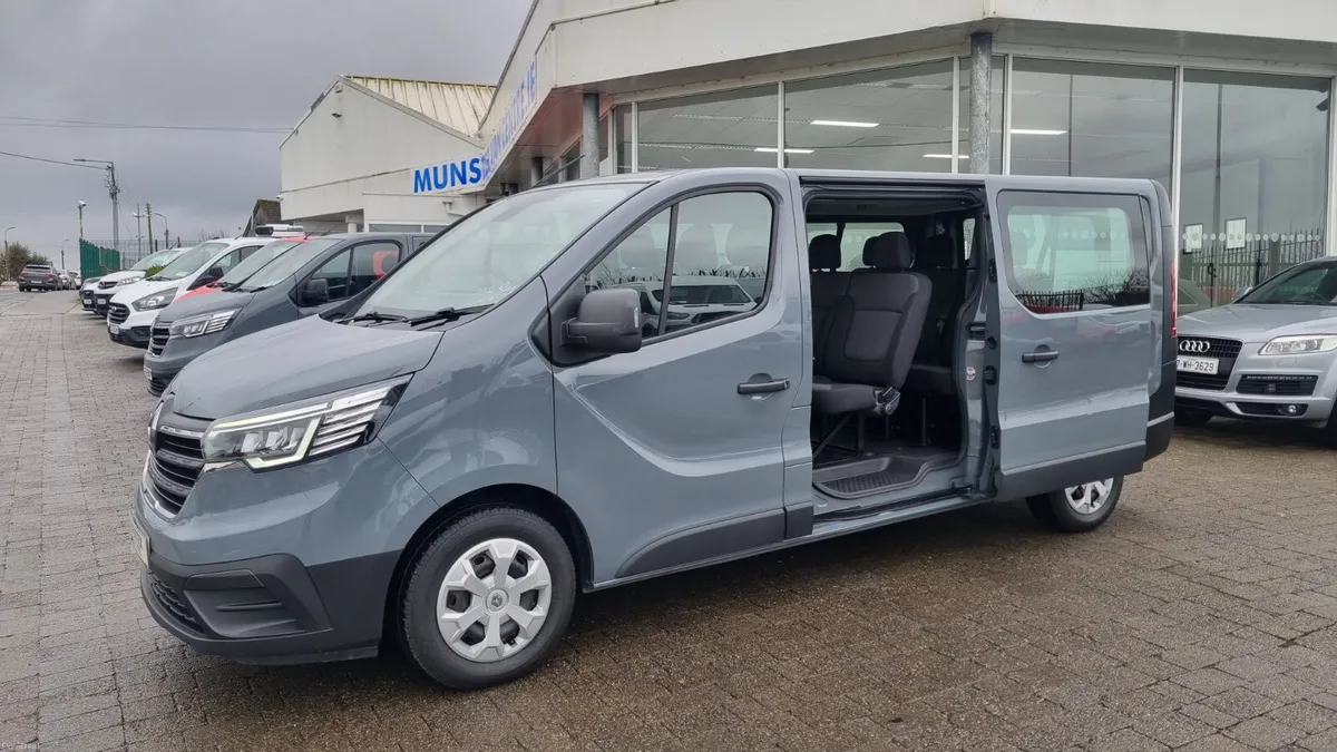 222 RENAULT TRAFIC LWB 9 SEATER 49K MILES - Image 2