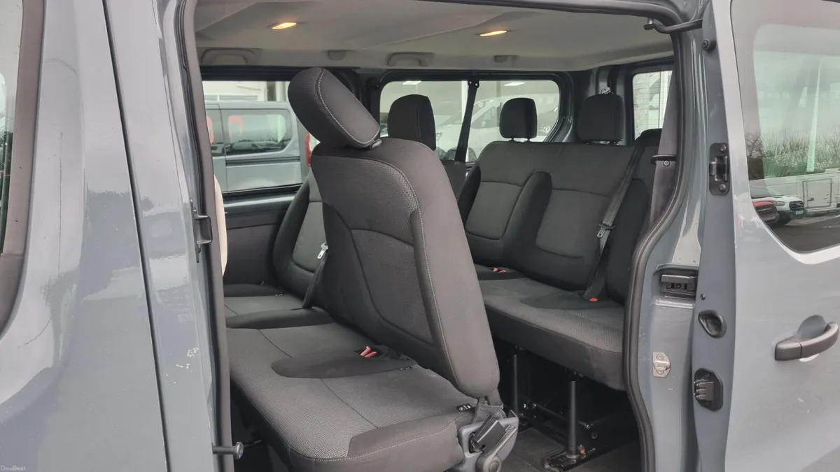 222 RENAULT TRAFIC LWB 9 SEATER 49K MILES - Image 4