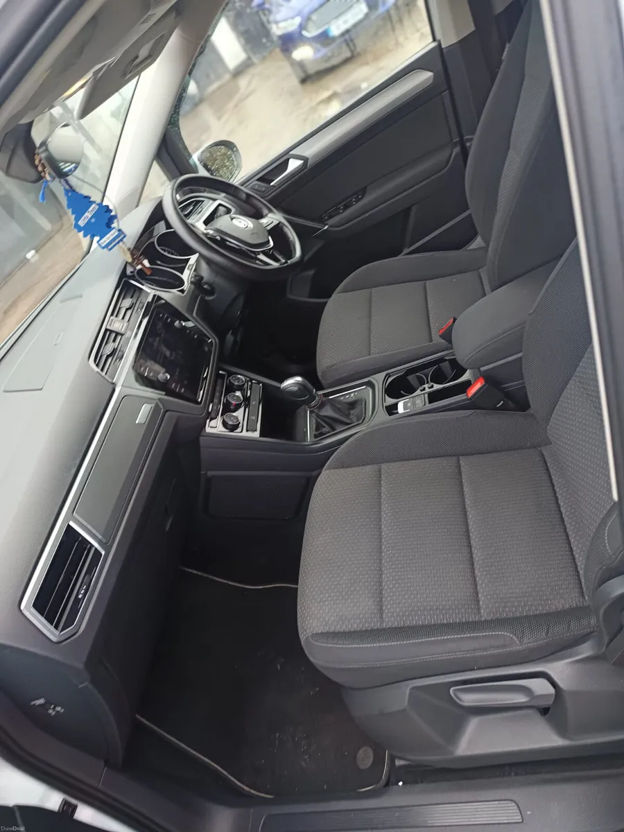 192 Volkswagen Touran  Automatic - Image 4