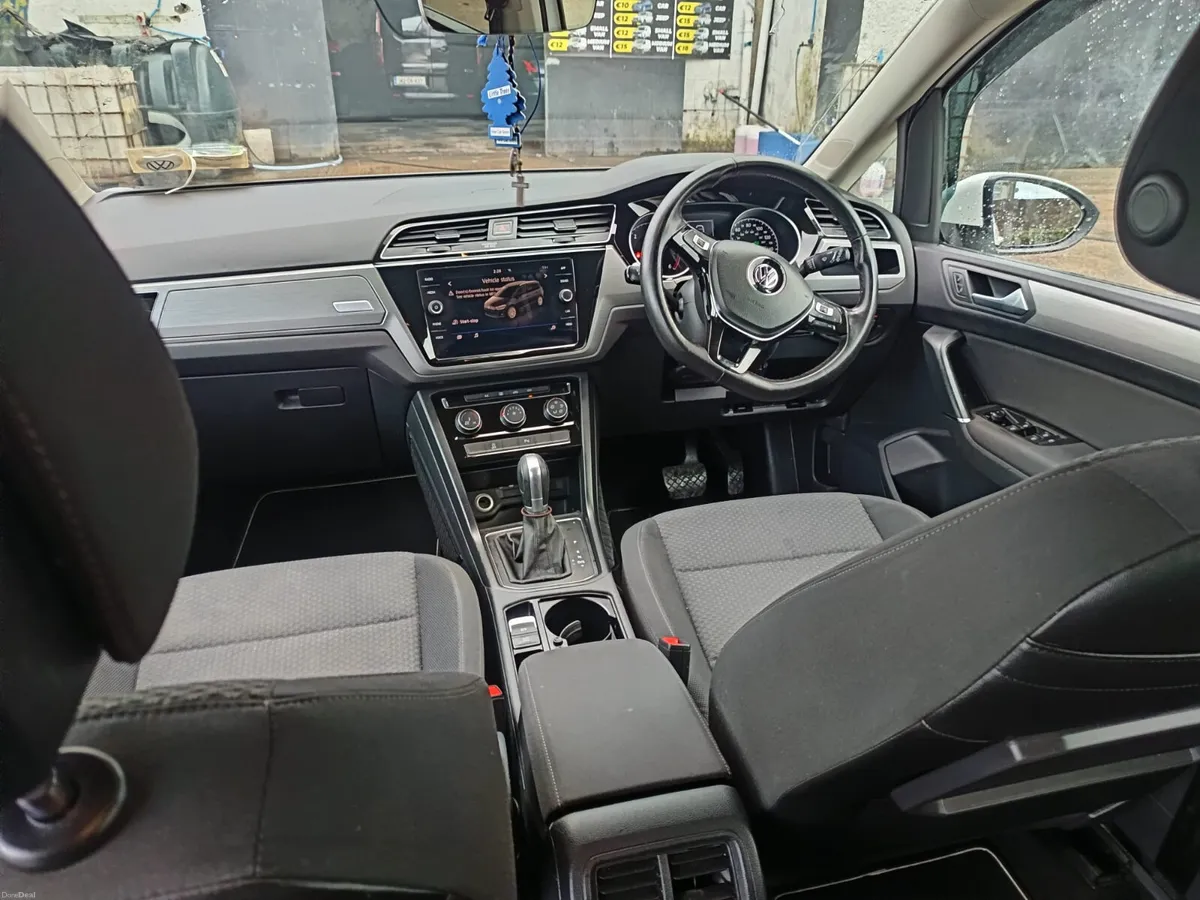 192 Volkswagen Touran  Automatic - Image 3