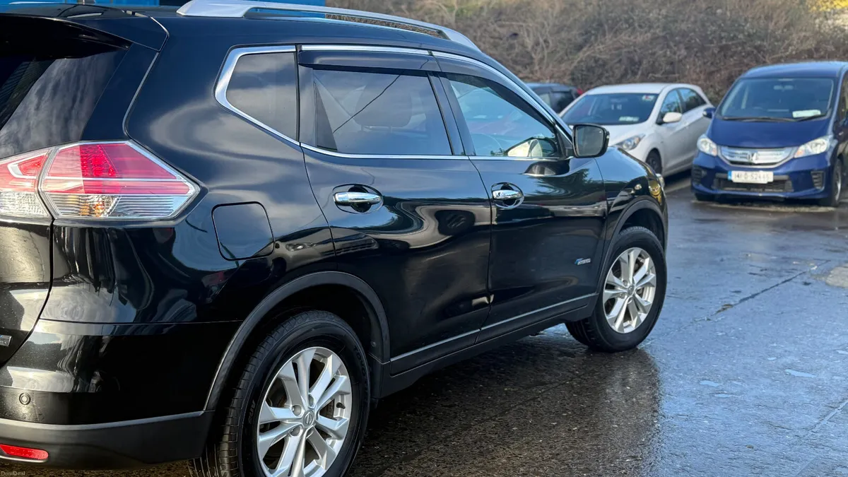 2017 Nissan Xtrail  Hybrid Automatic - Image 4