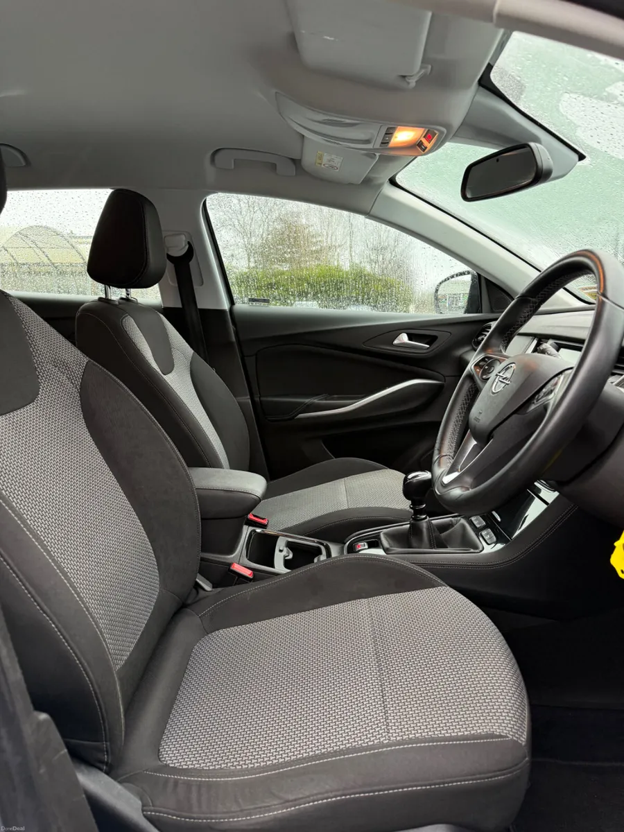 181 Opel Grandland X 1.6 Diesel - Only 68K Kms - Image 3