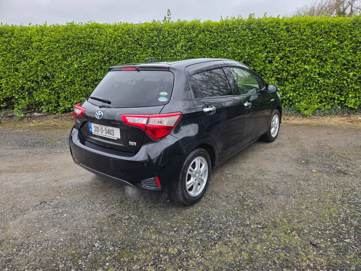 Toyota Vitz Hybrid - Image 3