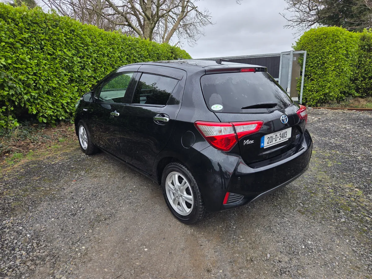 Toyota Vitz Hybrid - Image 4