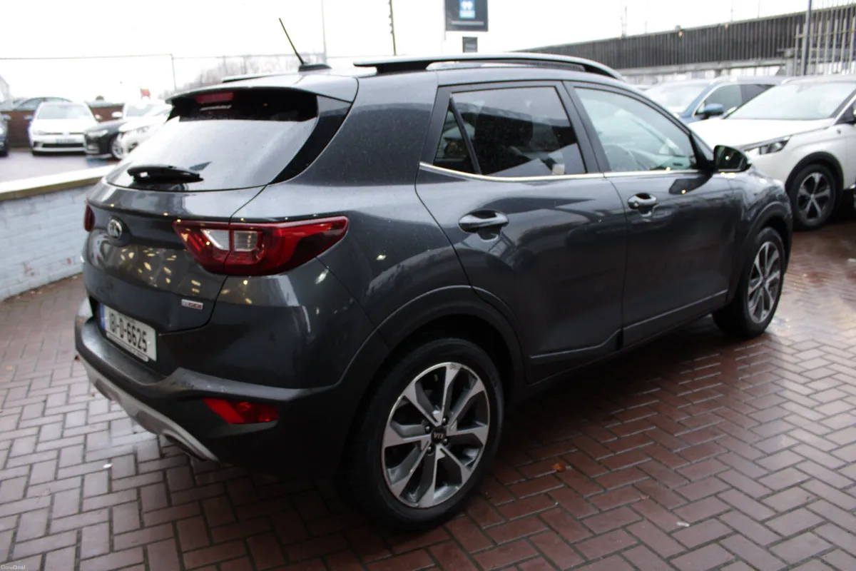 K4 5DR HATCHBACK  // FULL BLACK LEATHER // STUNNIN - Image 4