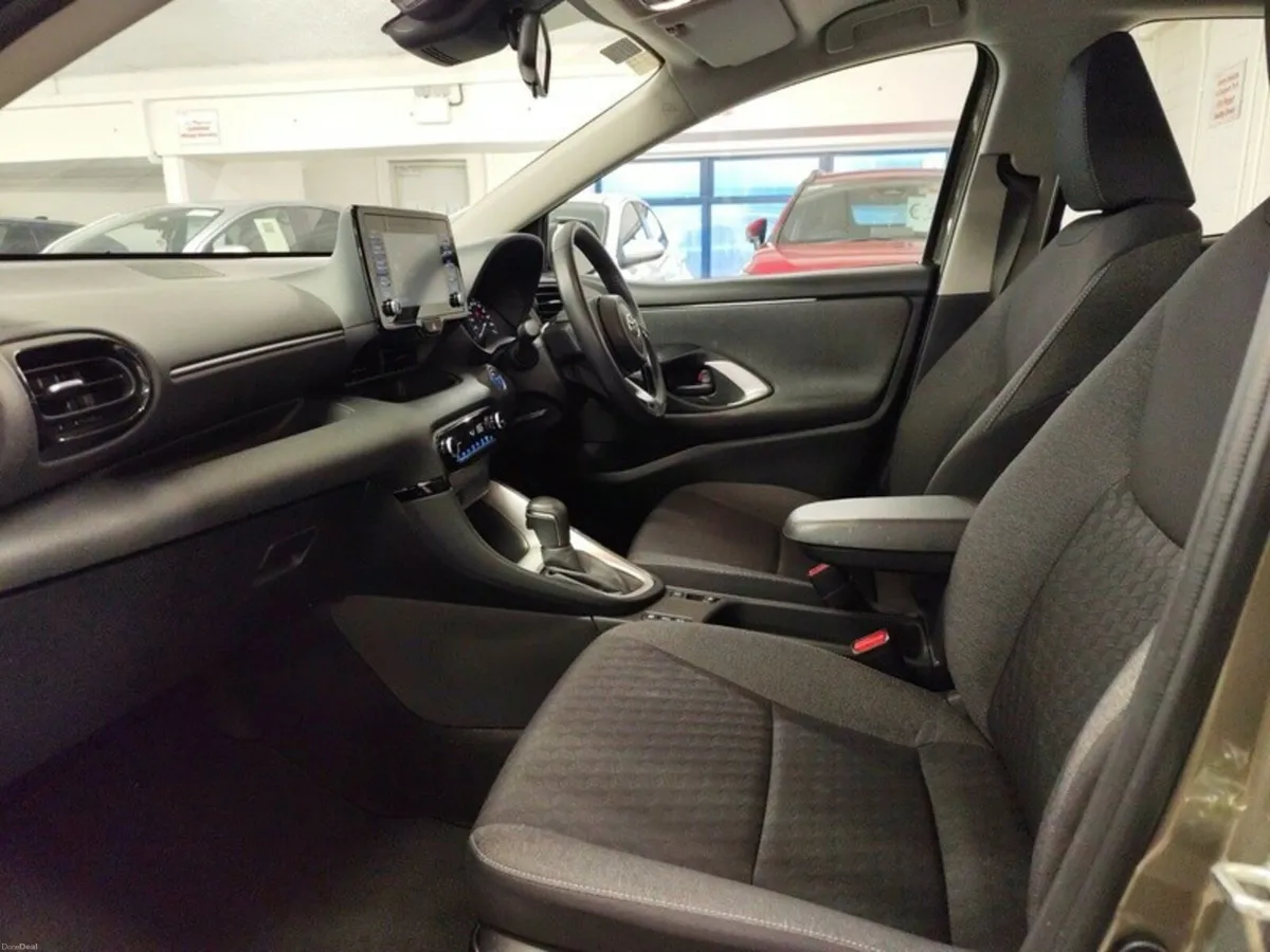 Toyota Yaris HYBRID 1.5 LUNA - Image 6