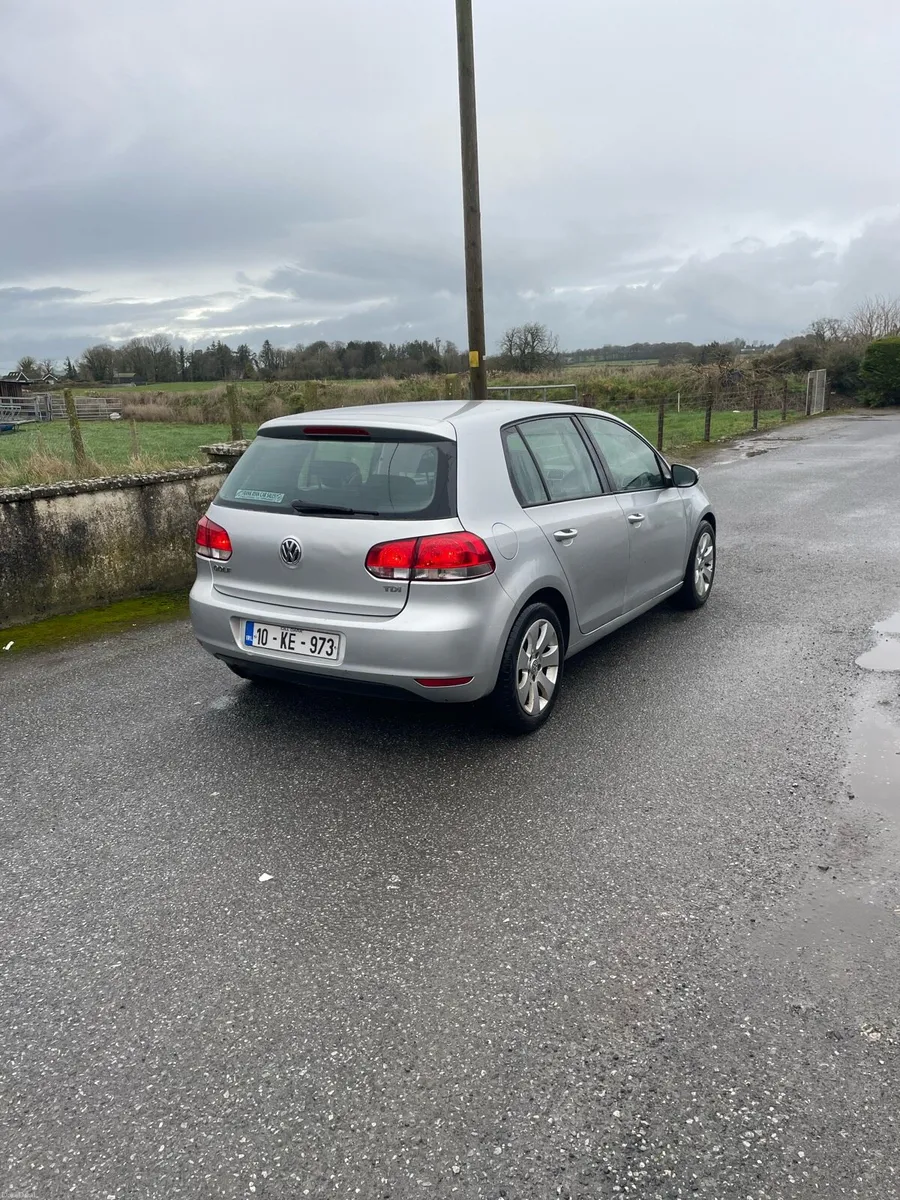 Volkswagen golf - Image 4