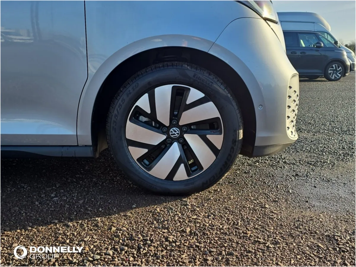 Volkswagen Id. Buzz Estate Life Pro - Image 4