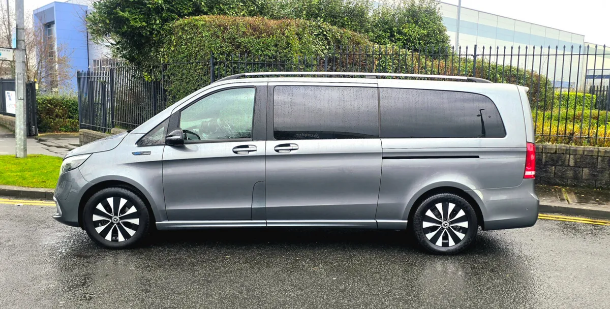 Mercedes EQV 300 SPORT PREMIUM - Image 3