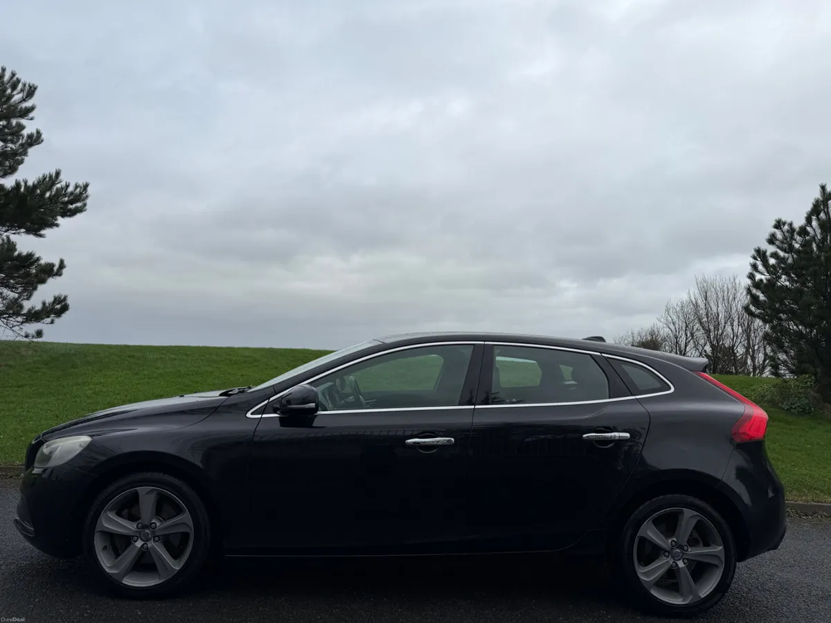Volvo V40 2013 1.6 T4 180PS R-DESIGN POWERSHIFT - Image 4
