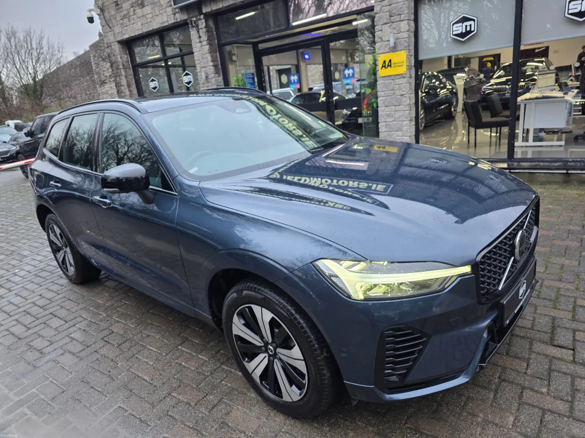 2024 VOLVO XC60 RECHARGE T6 PLUS AWD DARK THEME. - Image 4