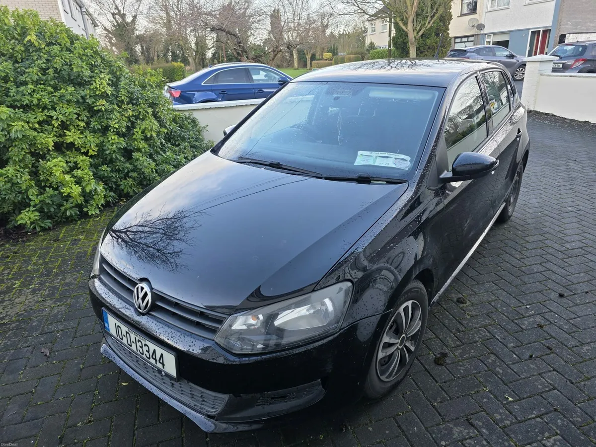 10 VW polo Hatchback €3250 - Image 2