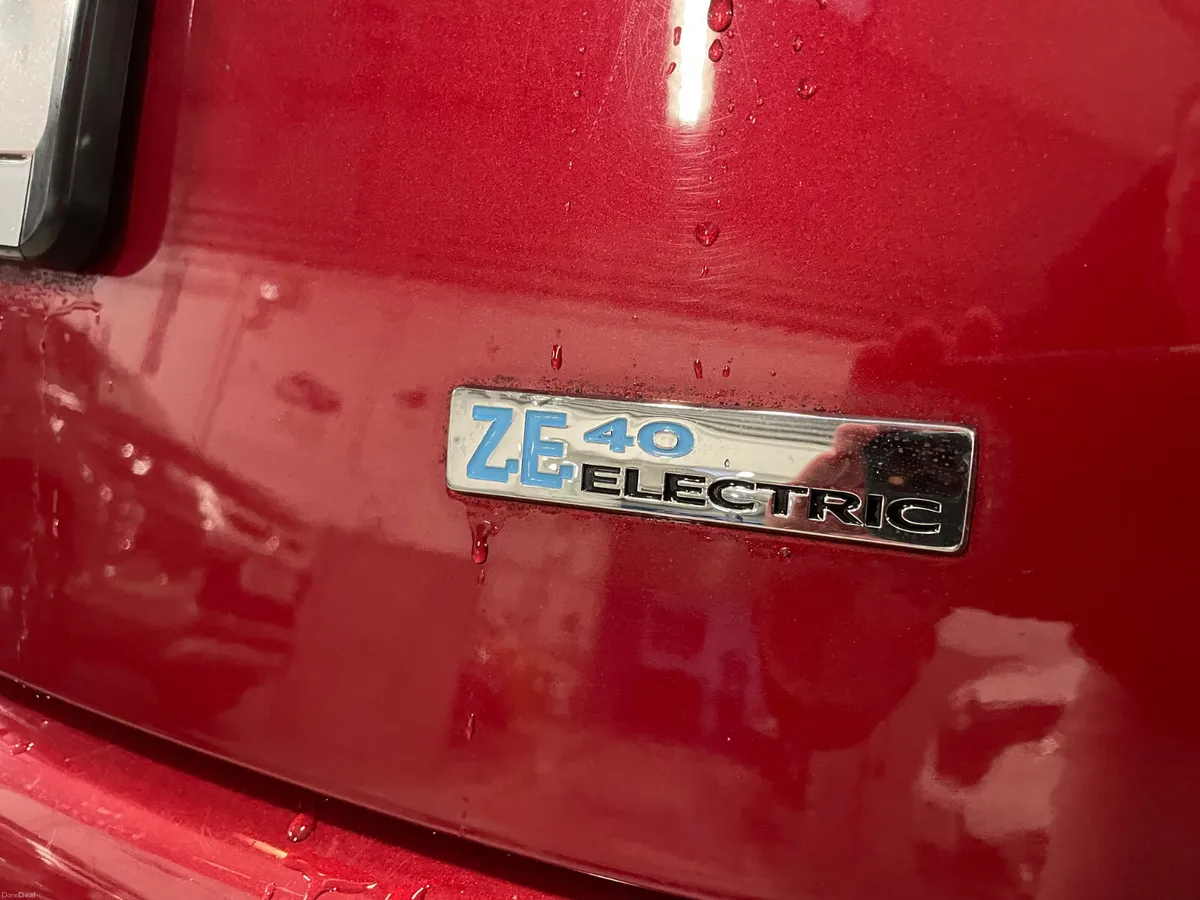 SOH 92%  SIGNATURE NAV-40KW-HEATED LEATHER-LOW KMS - Image 4