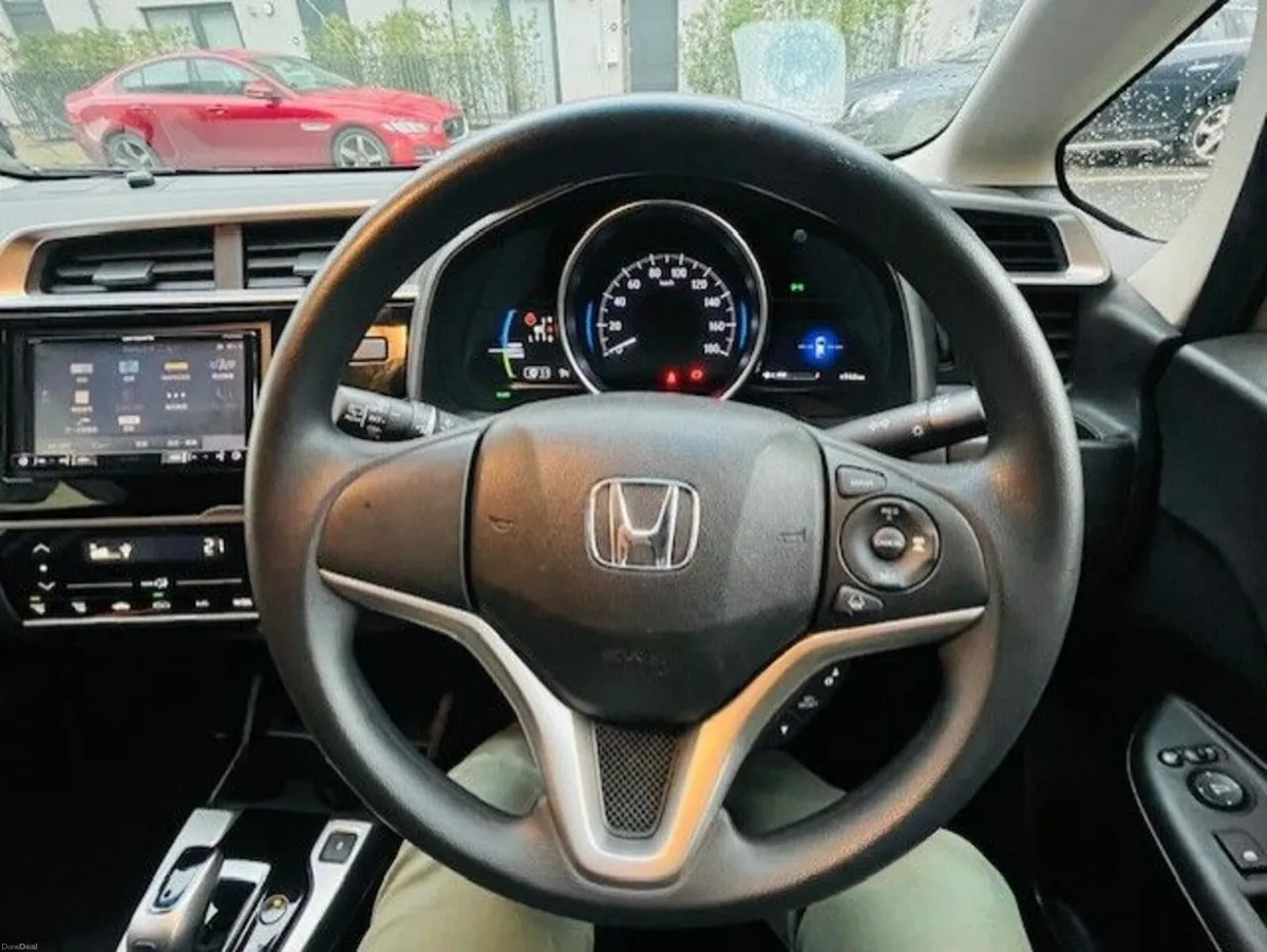 2018 (Dec) Honda Fit Hybrid, Low Mileage, Auto - Image 3