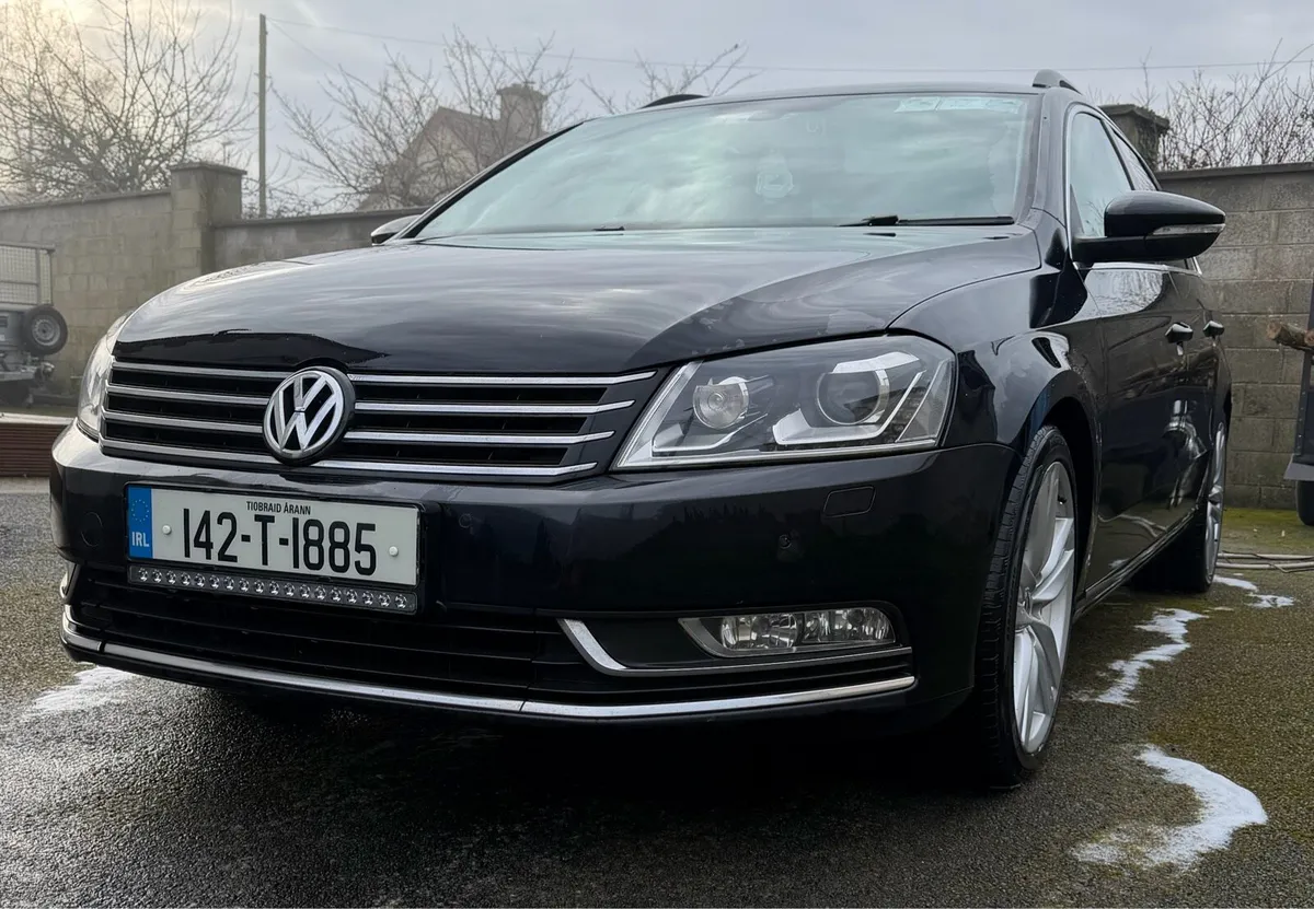 Volkswagen Passat - Image 1