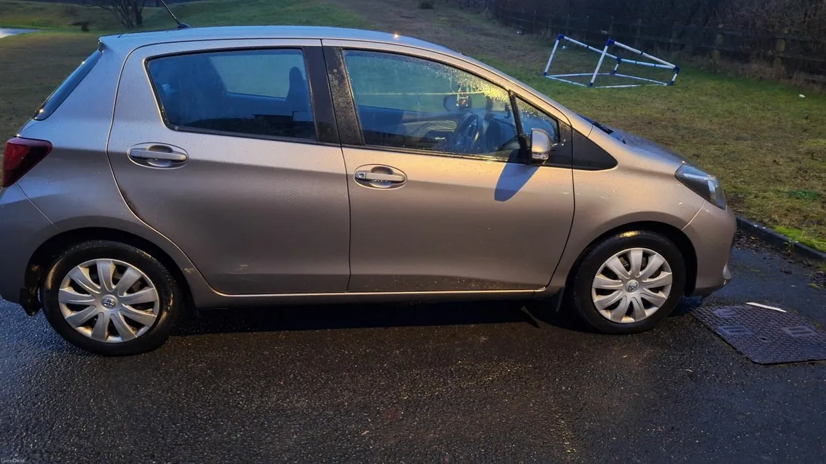 Toyota Yaris 2015 - Image 4