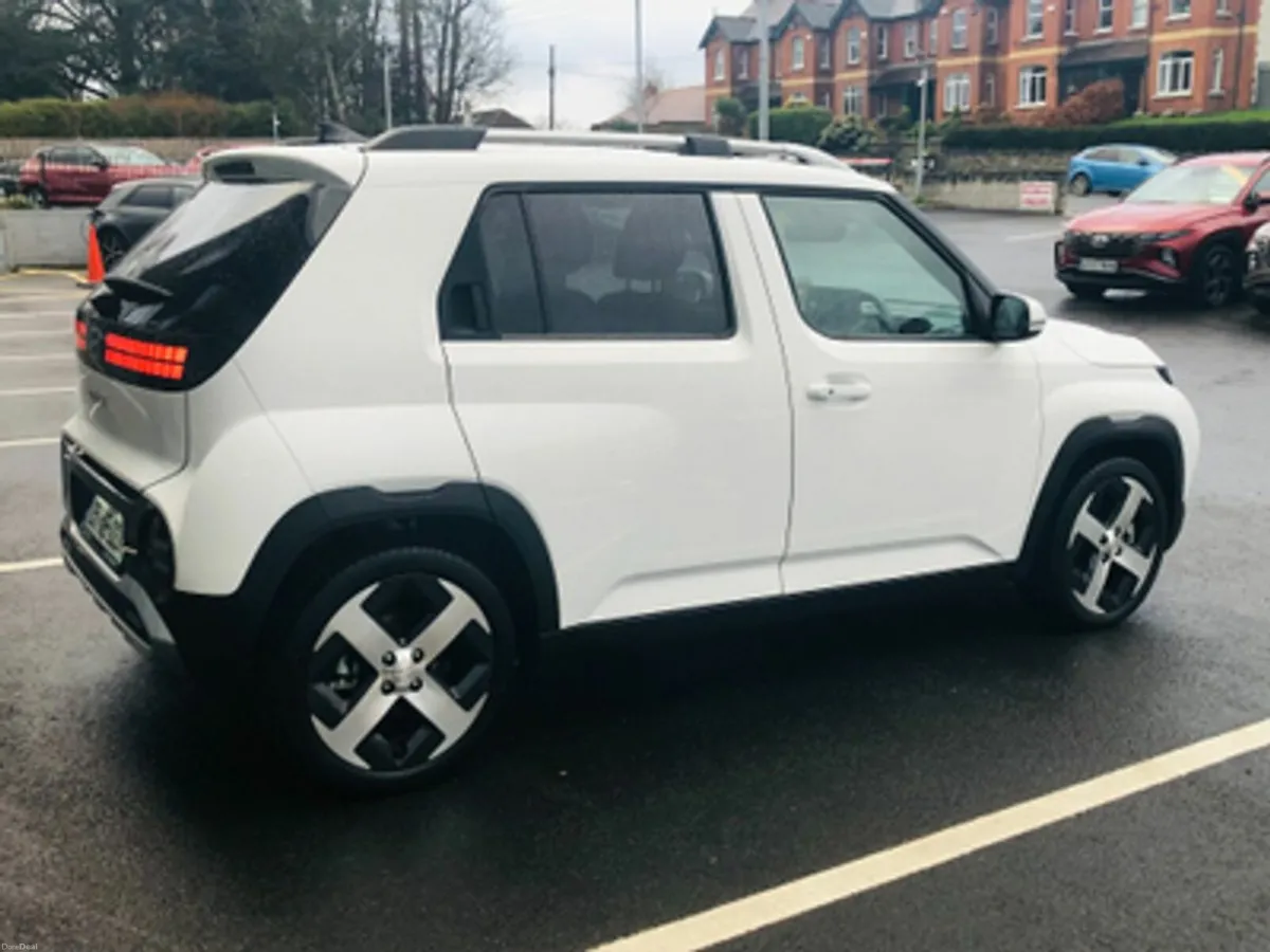 Hyundai INSTER EV Elegance 49Kwh *Demonstrator Mod - Image 4