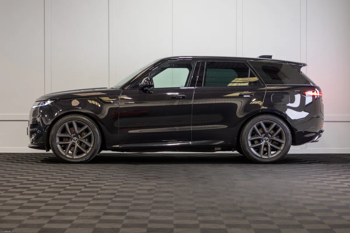 242 Range Rover Sport P460e Dynamic SE - Image 3