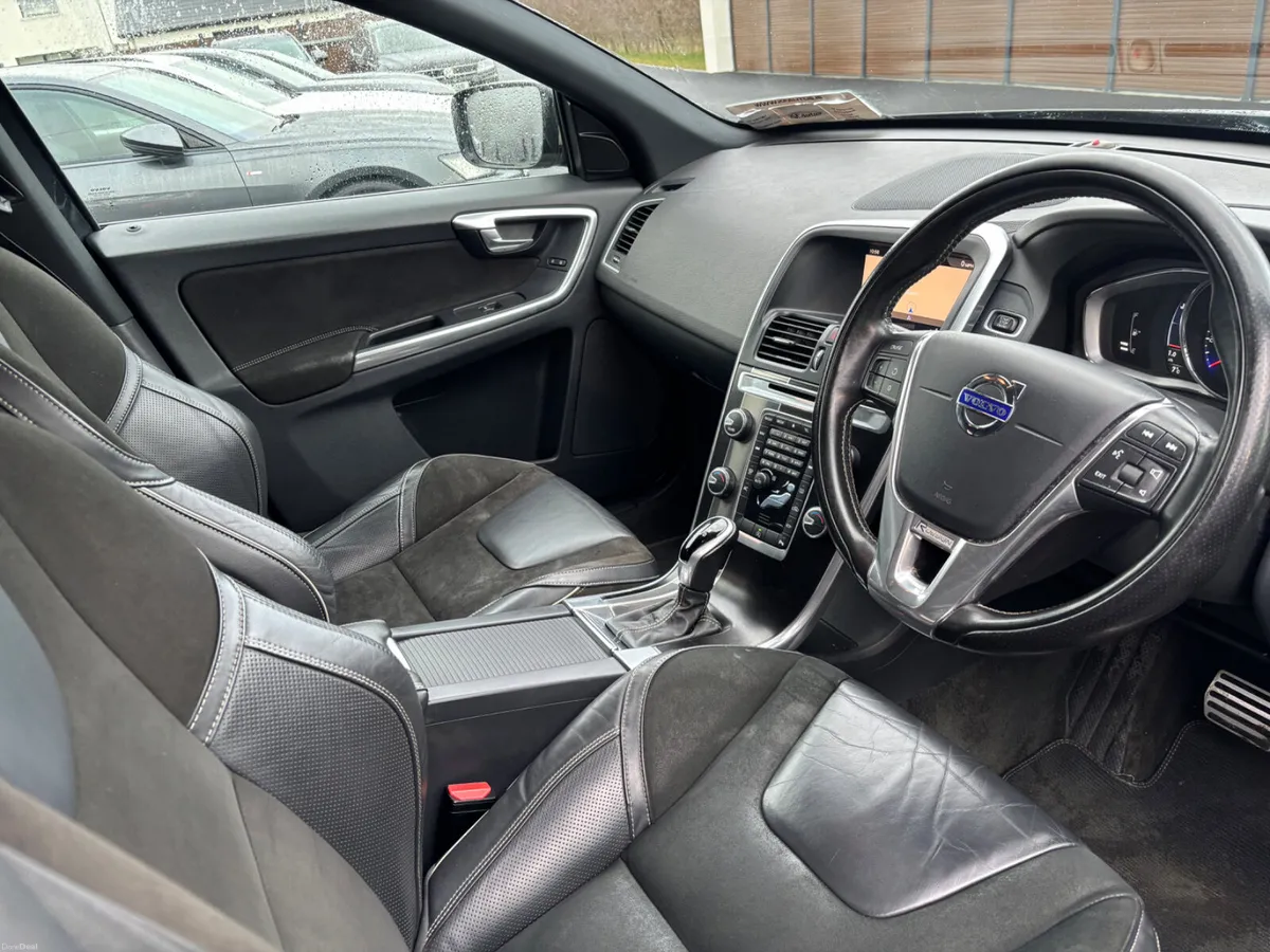 Volvo XC60 2017 R-Design Automatic - Image 3