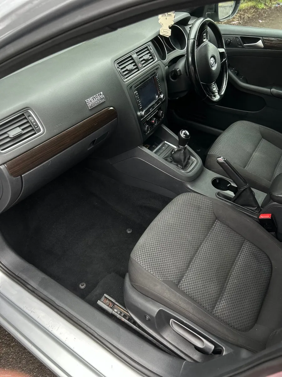 Volkswagen Jetta 2015 - Image 4