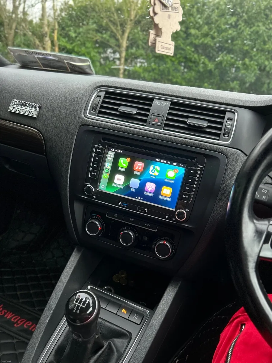 Volkswagen Jetta 2015 - Image 2