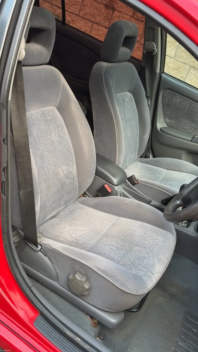 ** 00 Toyota Avensis 2.0TD** - Image 4