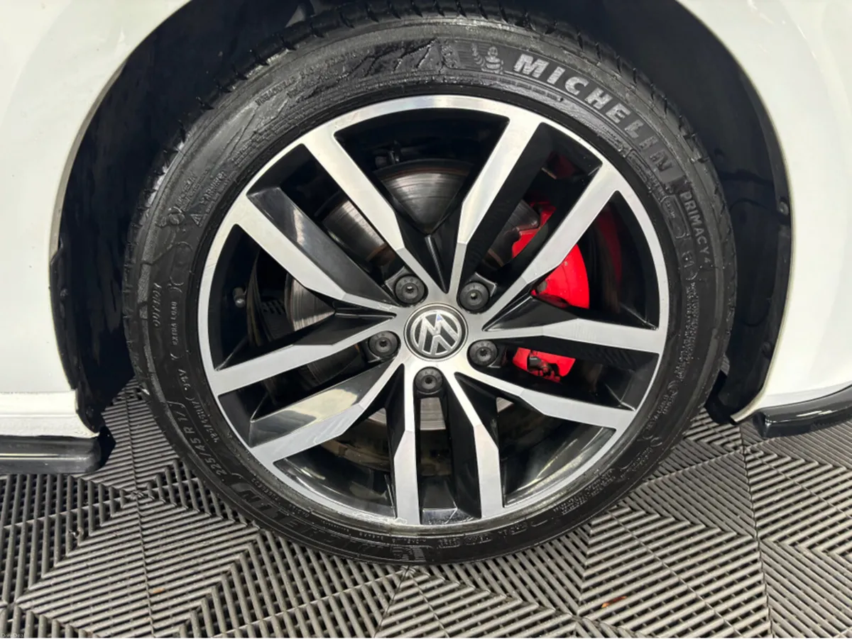 Volkswagen Golf *VOLKSWAGEN GOLF* *DSG* *BT AUDIO* - Image 3