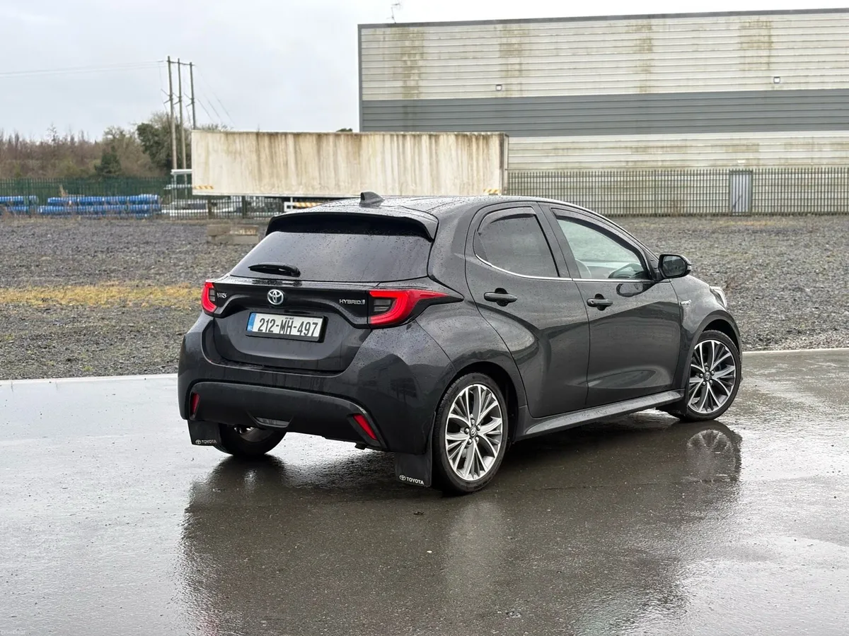Toyota Yaris Platinum - Image 2