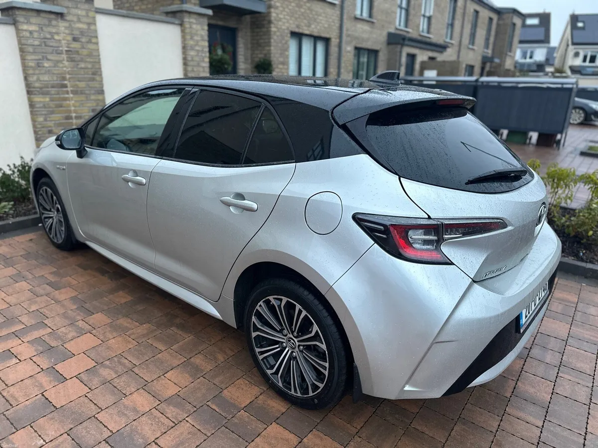 2020 Toyota Corolla Hybrid Luna sport HB - Image 4