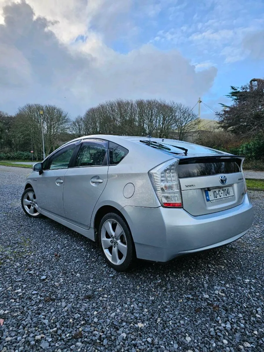 Toyota Prius Automatic - Image 3