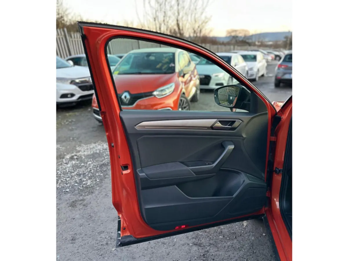 Volvo V40 2.0L Diesel Automatic (9040) - Image 2