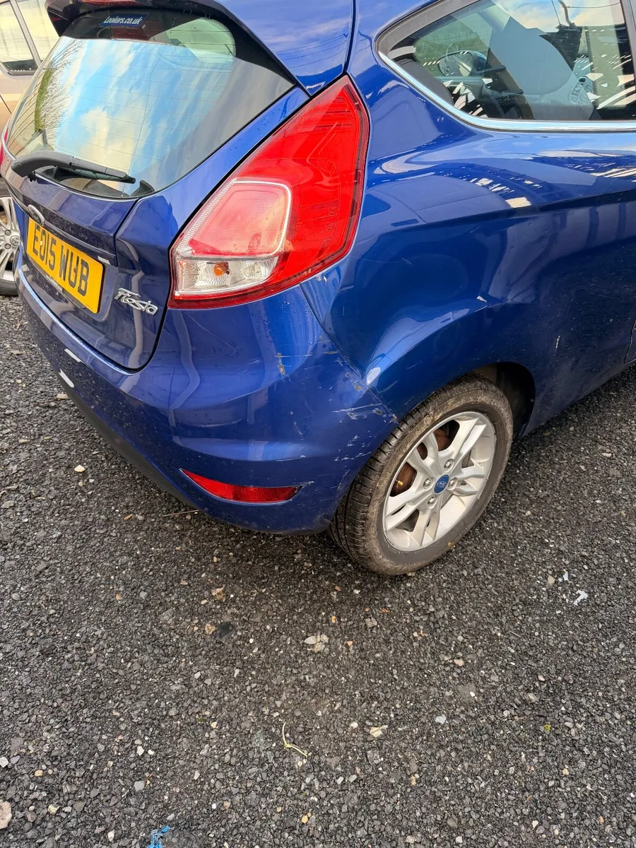 Ford Fiesta 2015 - Image 2