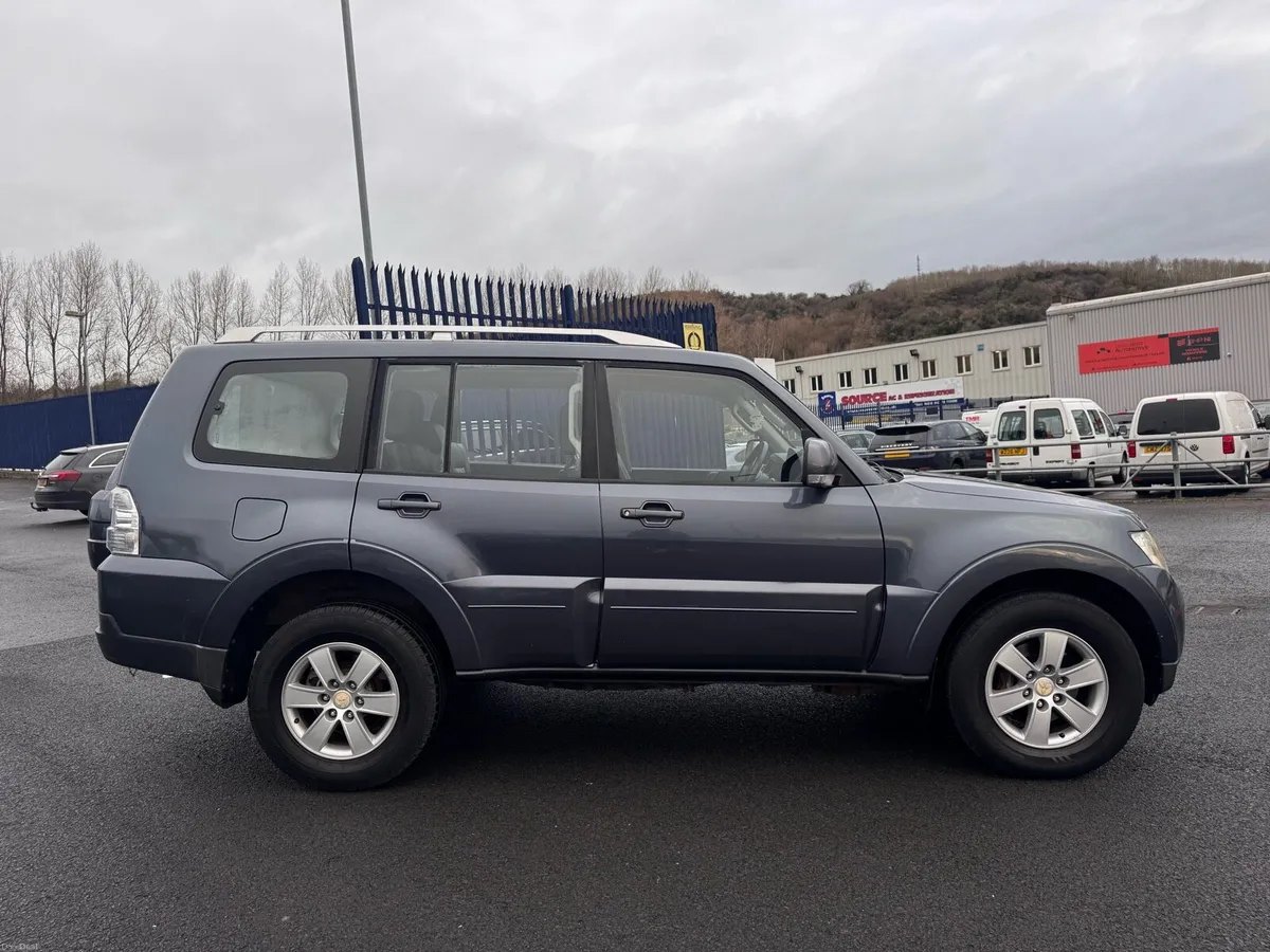 2010 Mitsubishi Shogun 3.2 Auto - Image 2