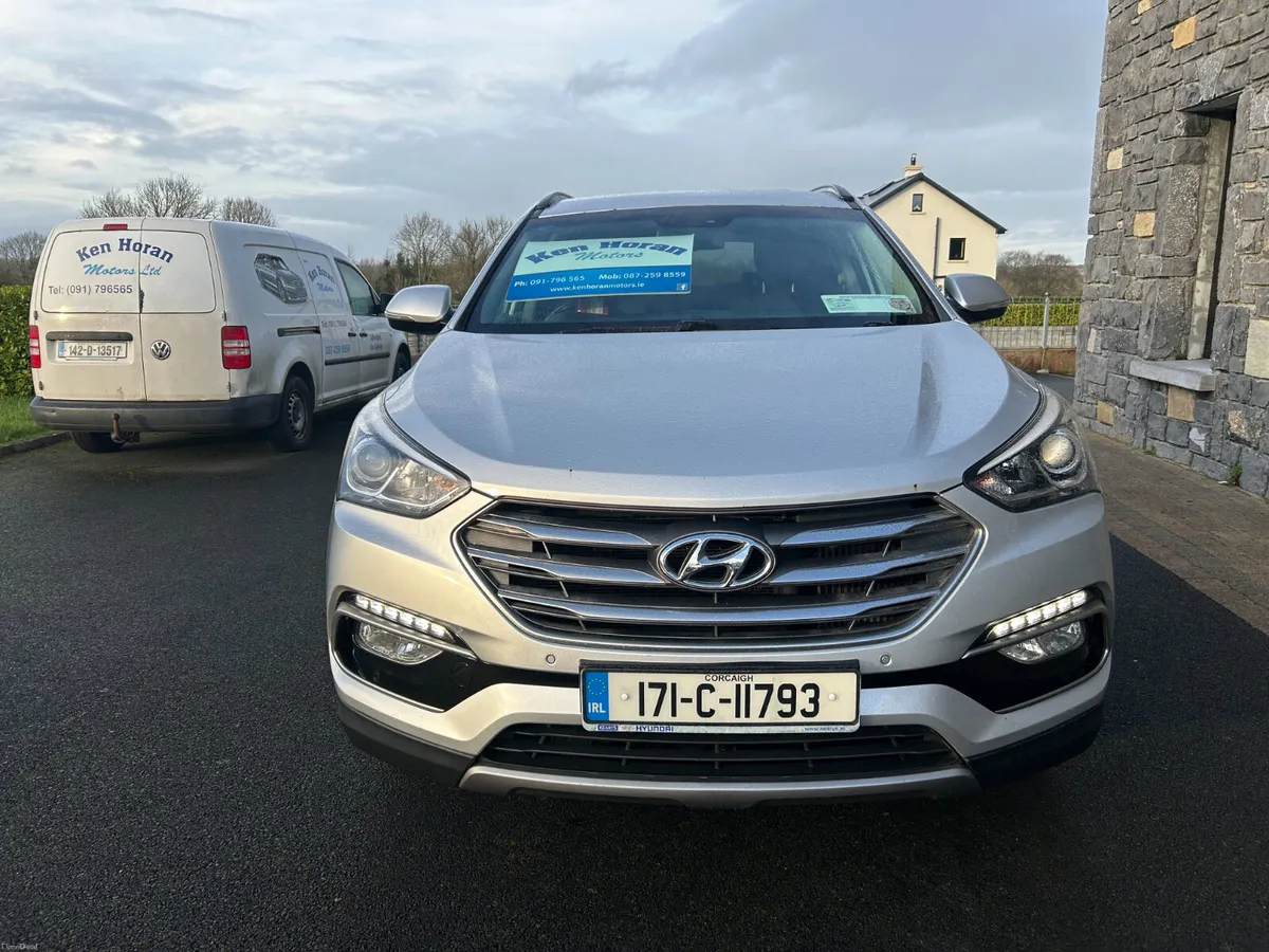 Hyundai Santa Fe 4X4 7 Seater 2017 - Image 2