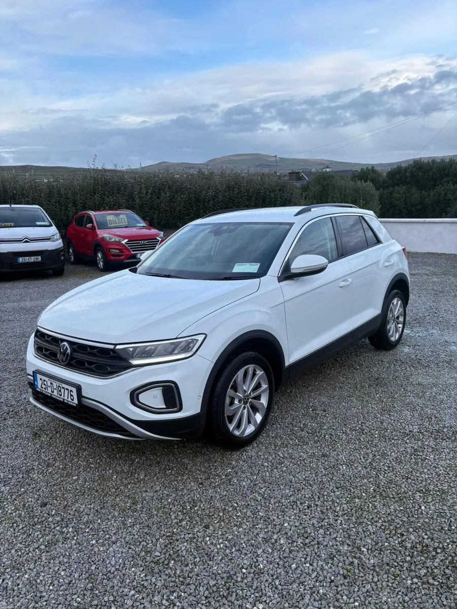 Volkswagen T-Roc 2025 - Image 3