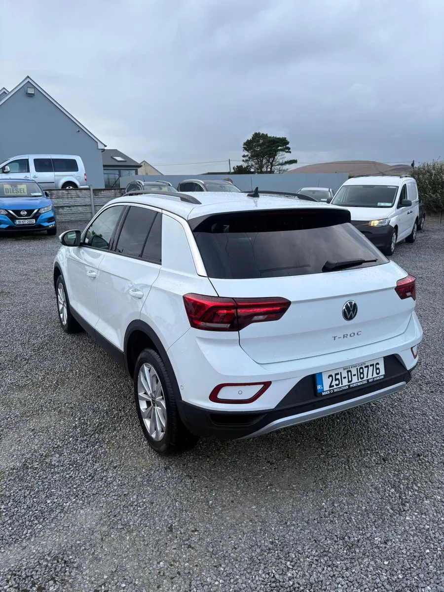 Volkswagen T-Roc 2025 - Image 4