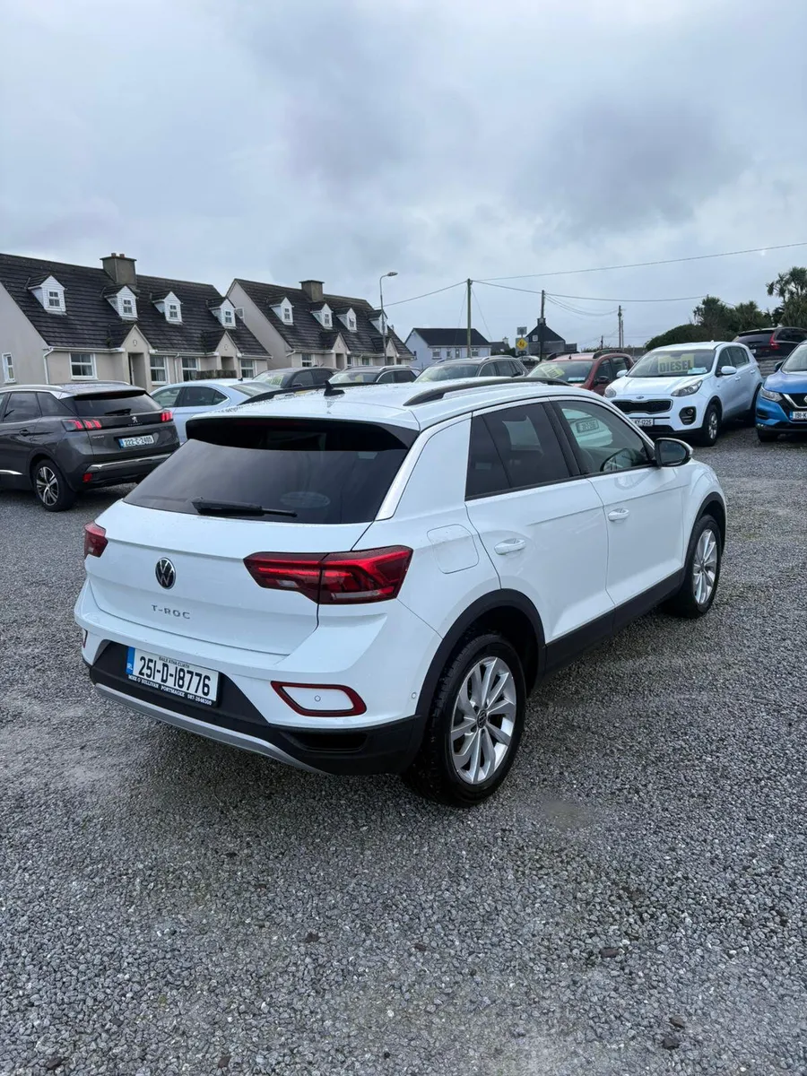 Volkswagen T-Roc 2025 - Image 2