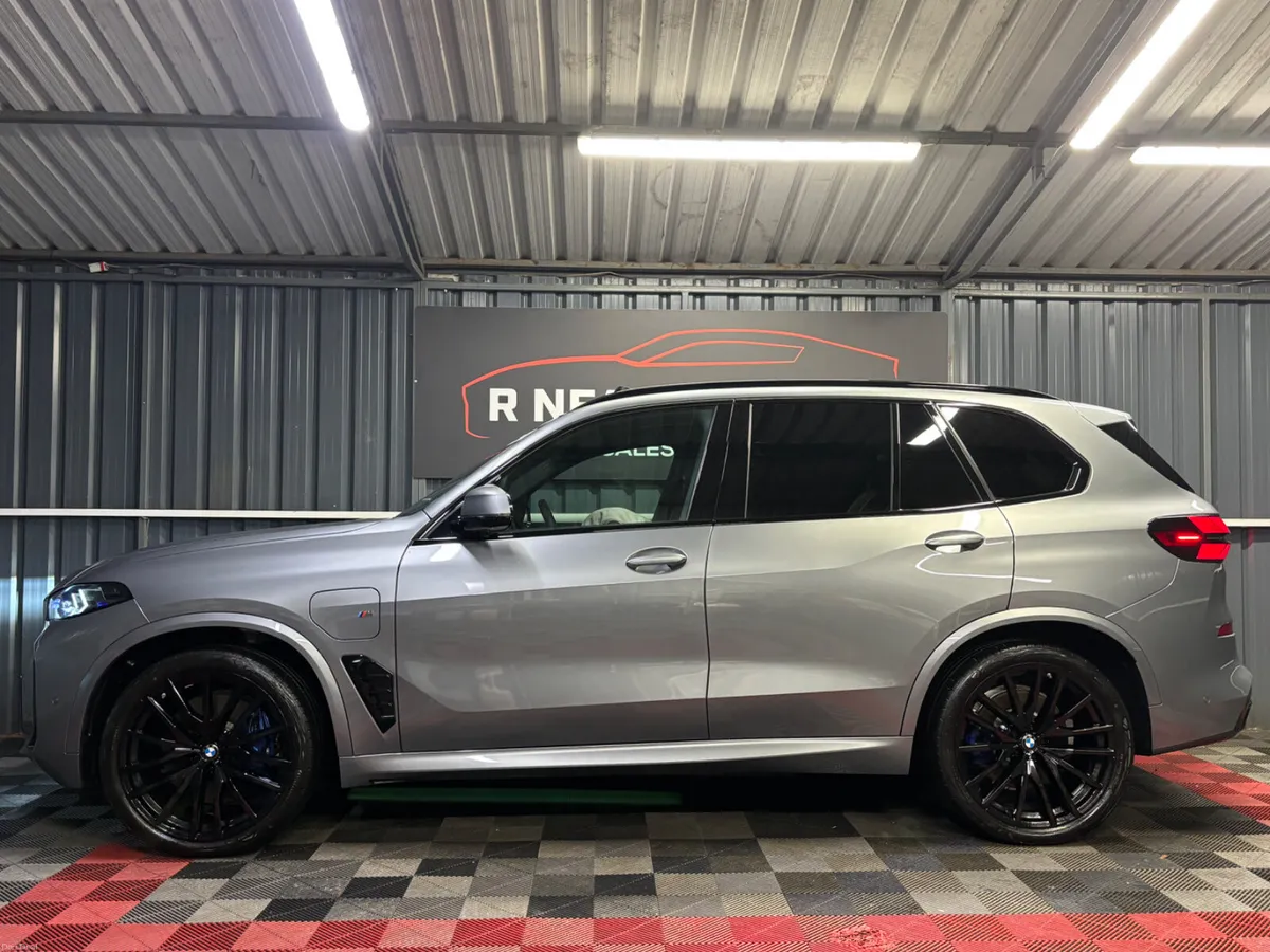 2026 BMW X5 50e M-Sport Plus Auto Pan-Roof - Image 3