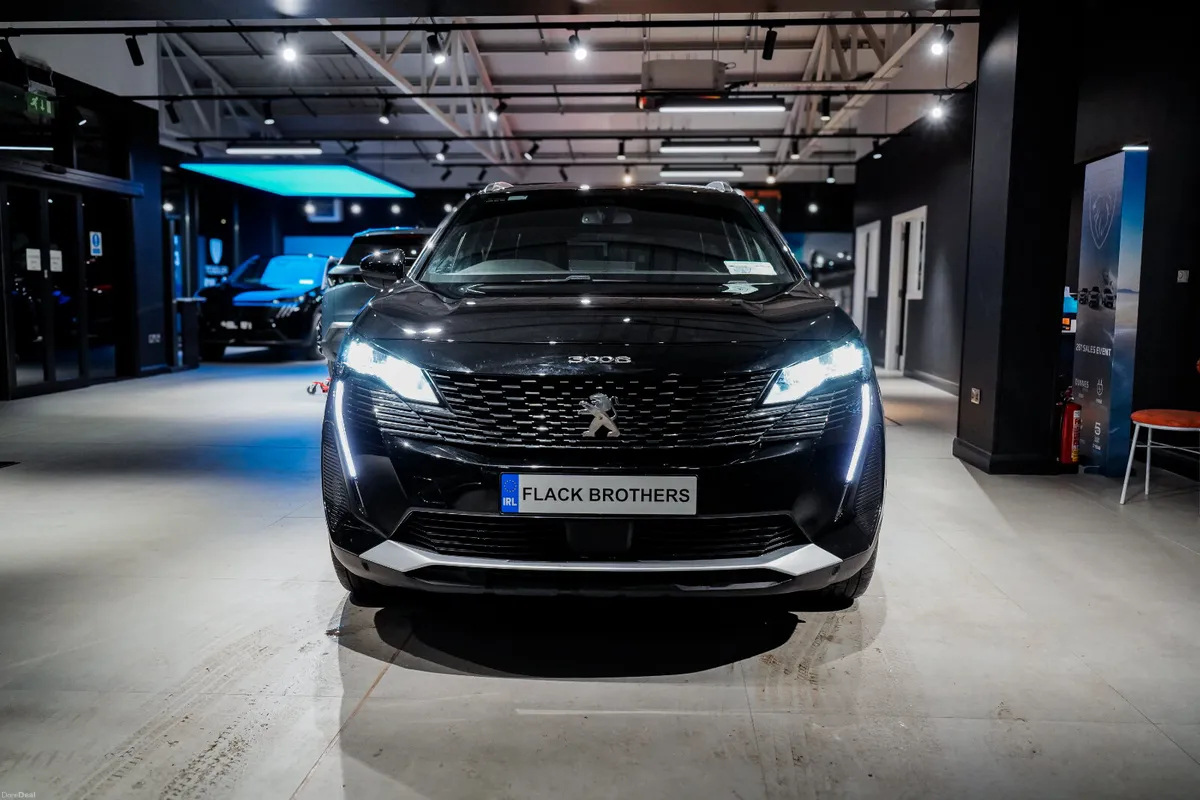 2023 Peugeot 3008 Allure 1.5 BlueHDi 130bhp  Auto - Image 3