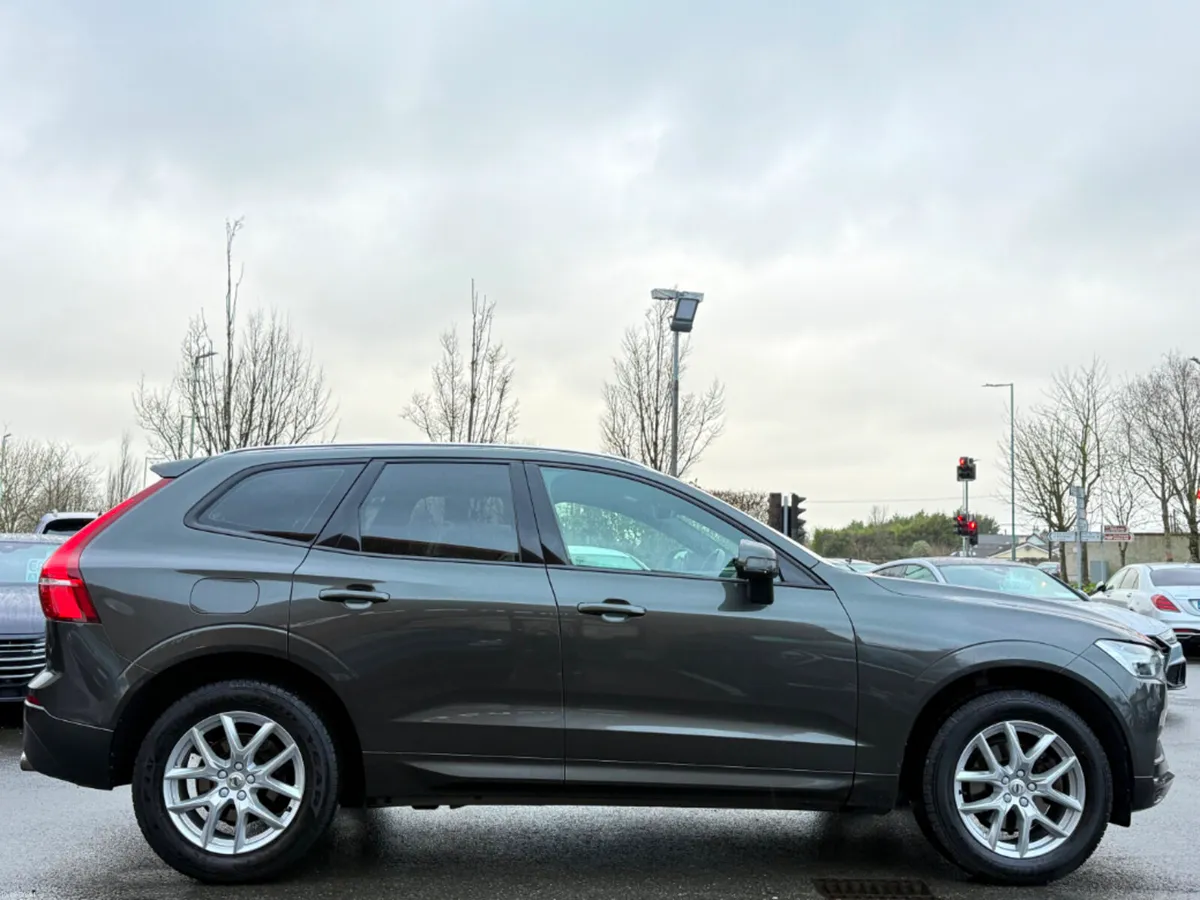 Volvo XC60 2.0D D3 MOMENTUM *LOW KMS* - Image 4