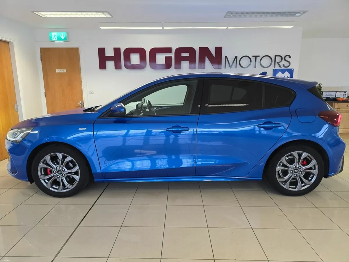 Ford Focus St-line 1.0T Petrol 125 - Image 4