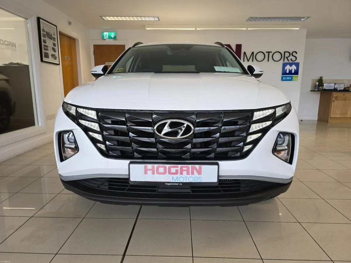 Hyundai Tucson Executive Diesel 5DR - Image 2