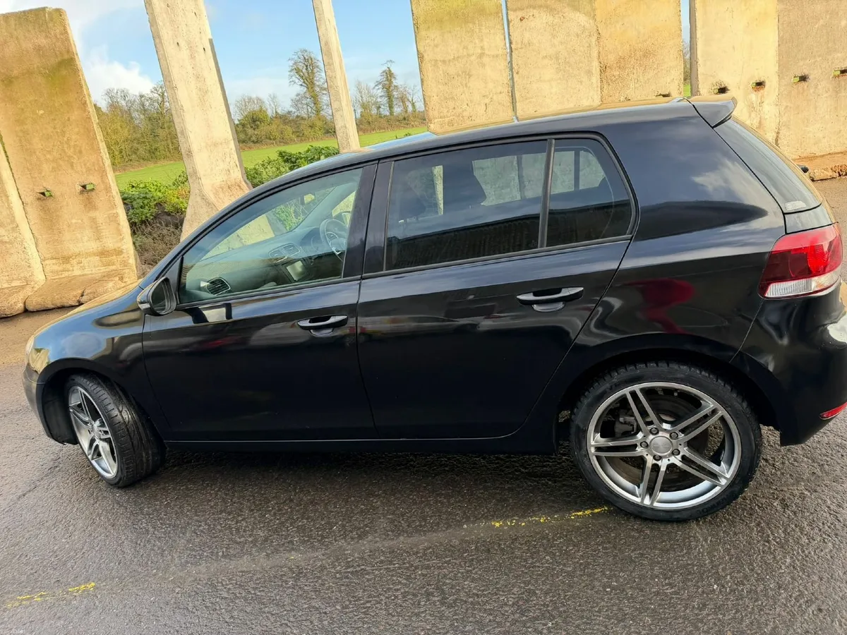 Volkswagen Golf Automatic 2011 | 65,487 km - Image 2