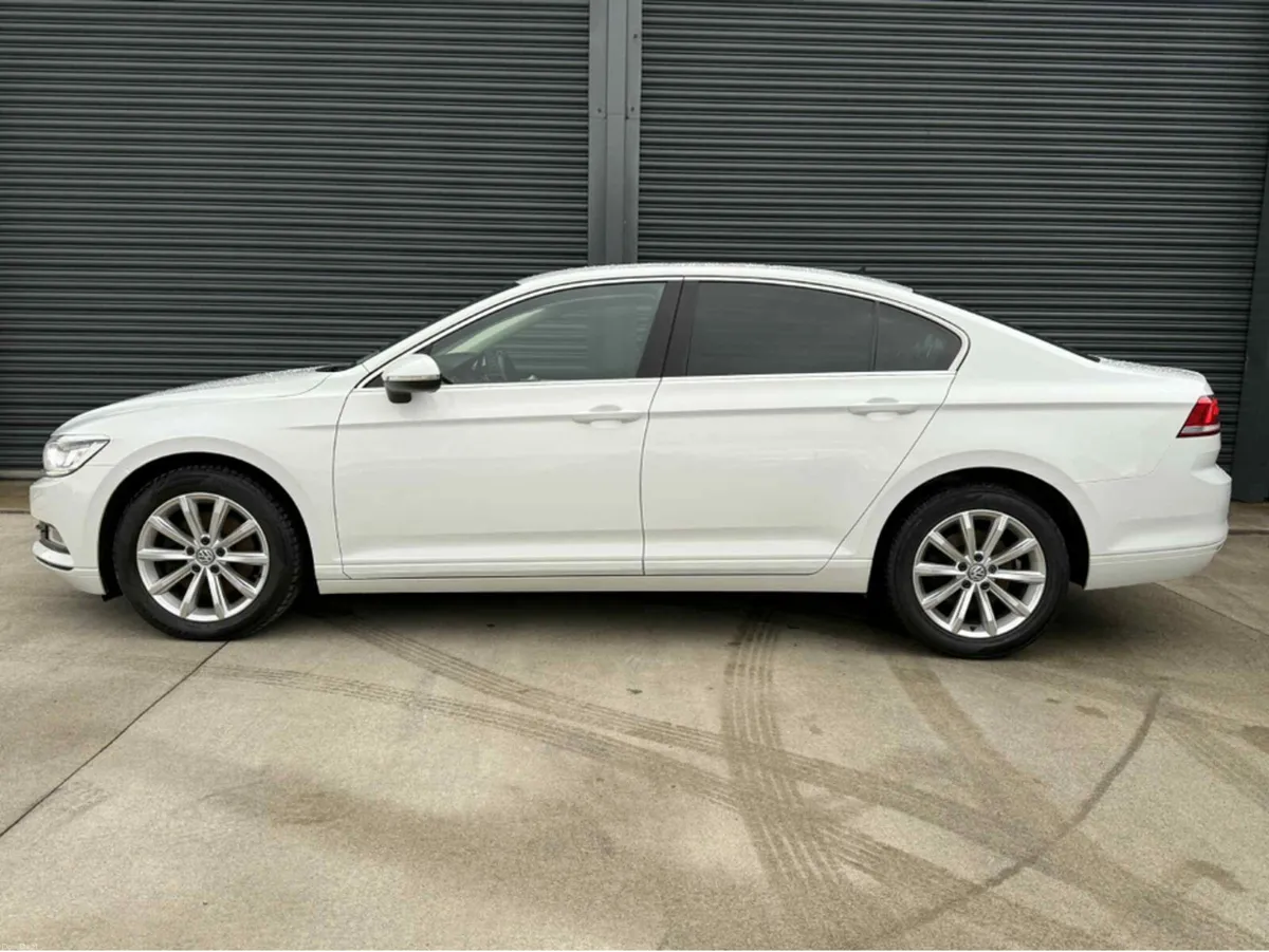 Volkswagen Passat 2.0 TDI SE BUSINESS 4DR 150PS - Image 3