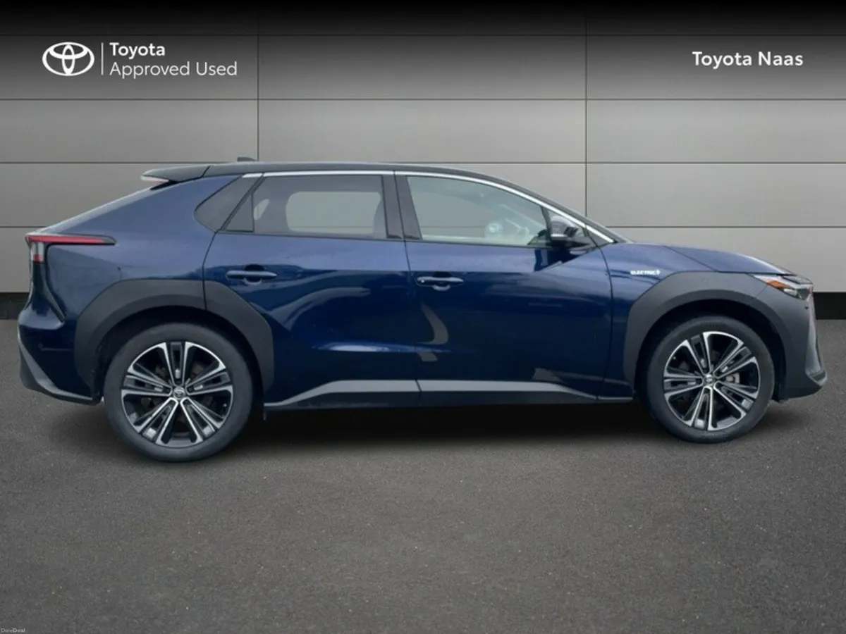 Toyota bZ4X PREMIERE 11K - Image 3