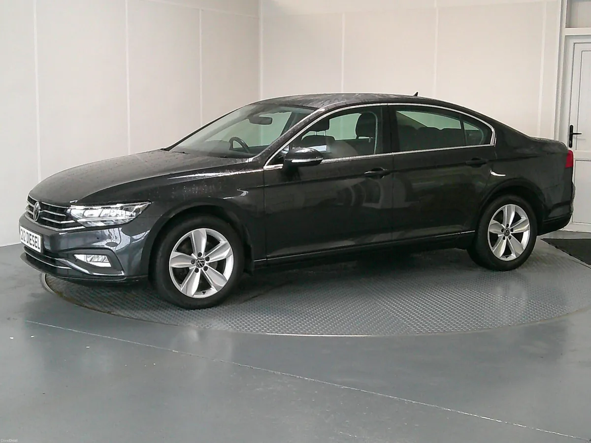 Volkswagen Passat 2021 - Image 3