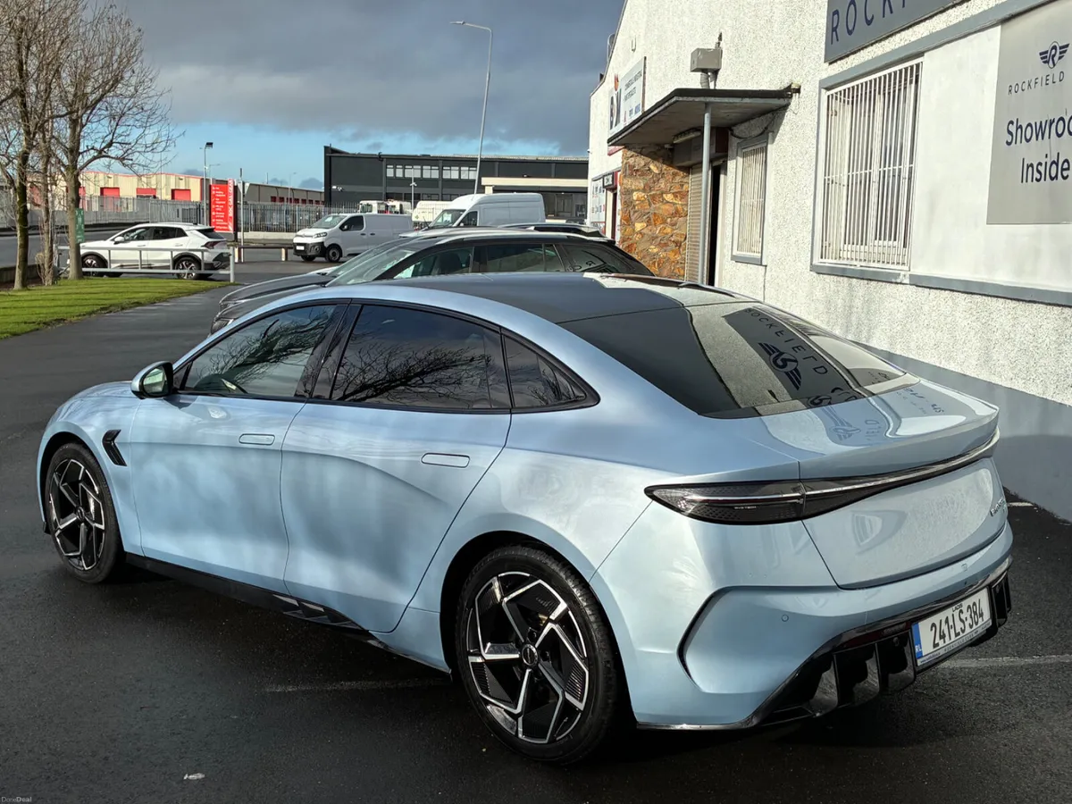 EXCELLENCE-4WD-82.5KW-PAN ROOF-530BHP-120TAX - Image 3