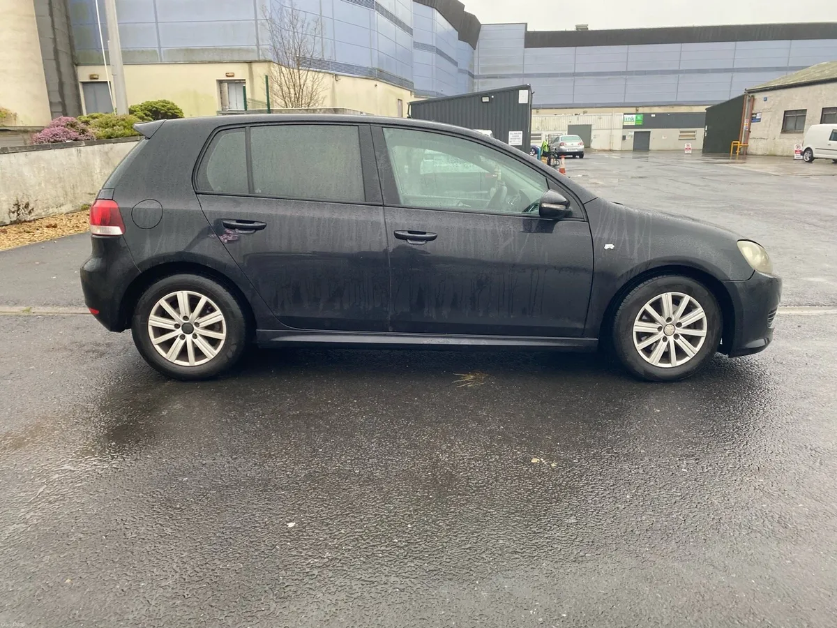 2010 Volkswagen Golf R-LINE - Image 4