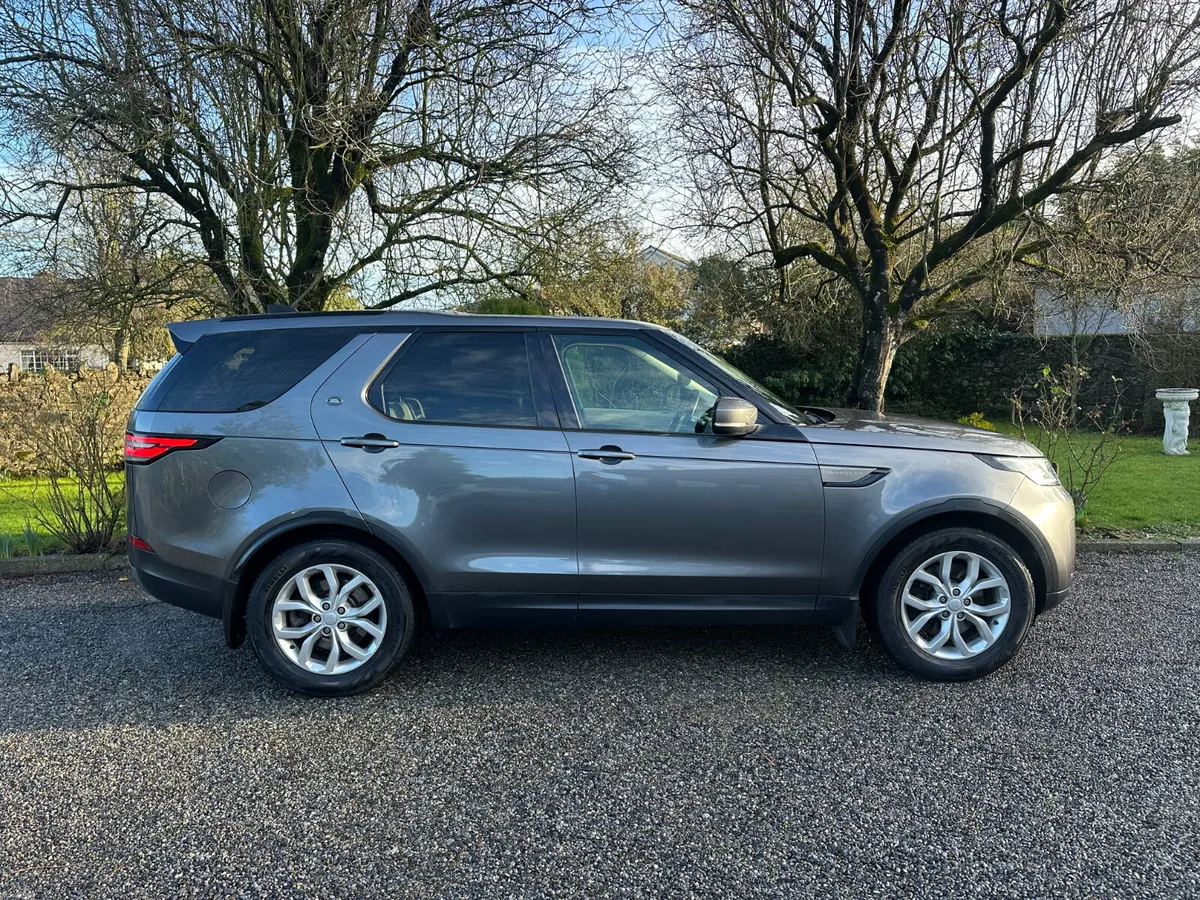 Land Rover Discovery 7 Seater - Image 3