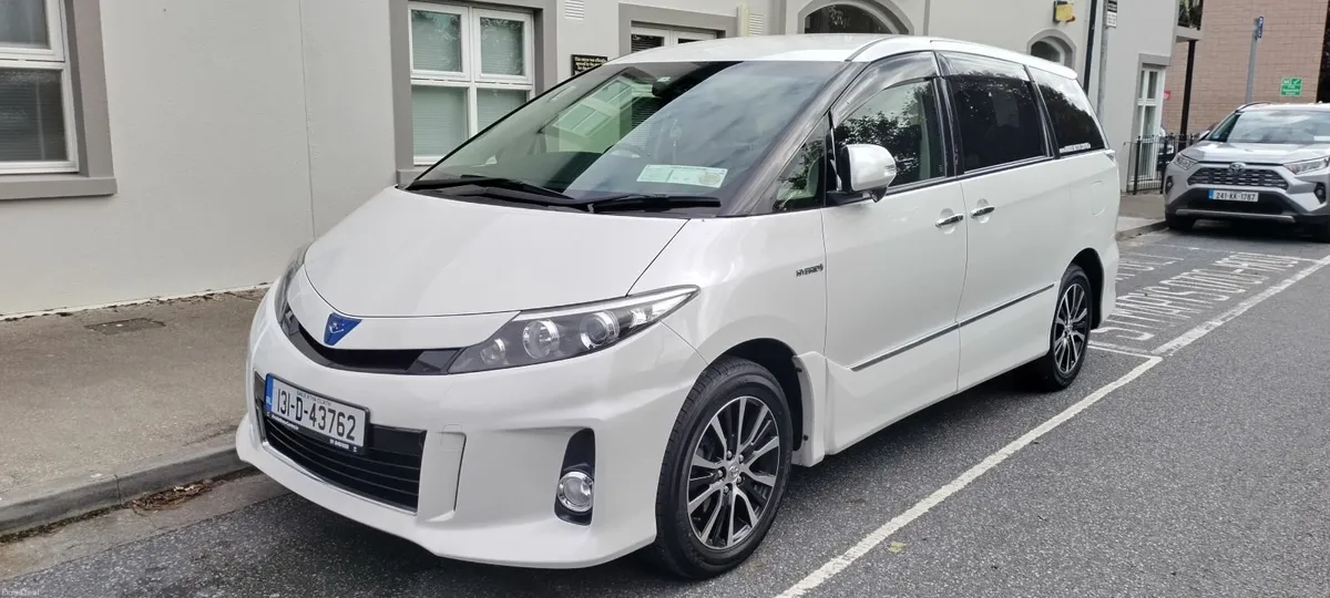 Toyota Estima 2013 - Image 2